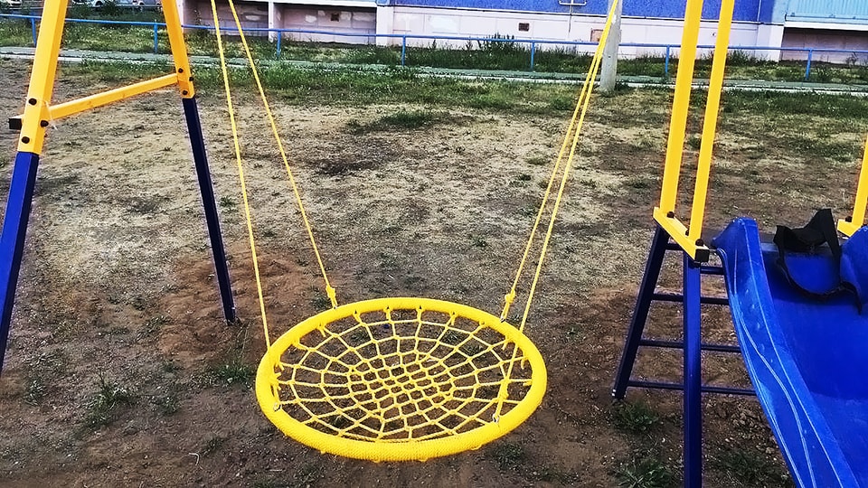 Доставка и установка комплектующих для детских площадок в Екатеринбурге
