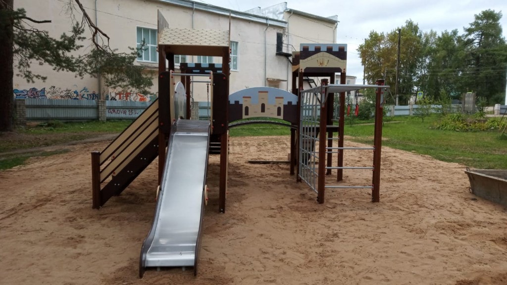 Доставка и установка металлических детских площадок в Екатеринбурге