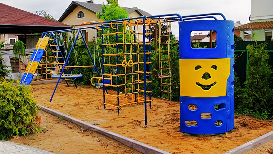 Проектирование и монтаж пластиковых детских площадок в Екатеринбурге